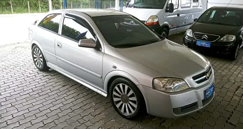Astra 2.0 Hatch 8V 3p