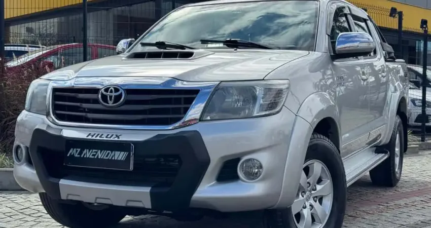 Toyota Hilux CD SRV D4-D 4x4 3.0 TDI 8V 116cv TB Diesel AUT - Prata - 2013/2013