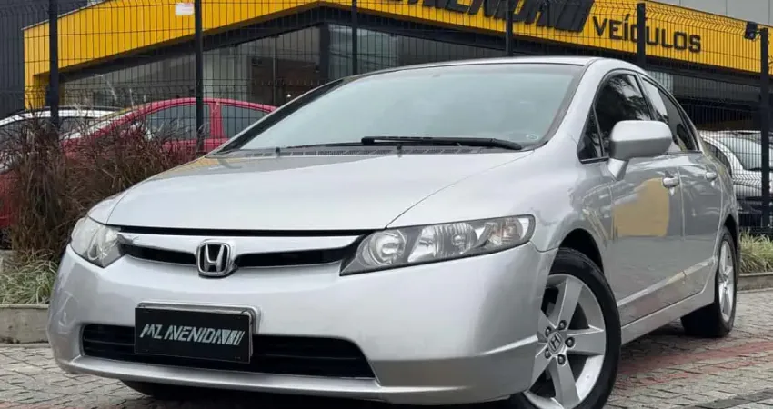Honda Civic Sedan LXS 1.8/1.8 Flex 16V Mec. 4p  - Prata - 2006/2007