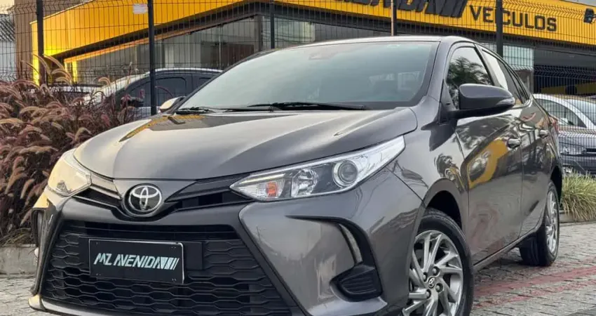 Toyota Yaris XS Sedan 1.5 Flex 16V 4p Aut.  - Cinza - 2022/2023
