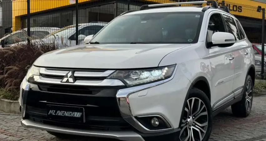 Mitsubishi Outlander 2.2 Diesel Aut. 4X4  - Branca - 2015/2016