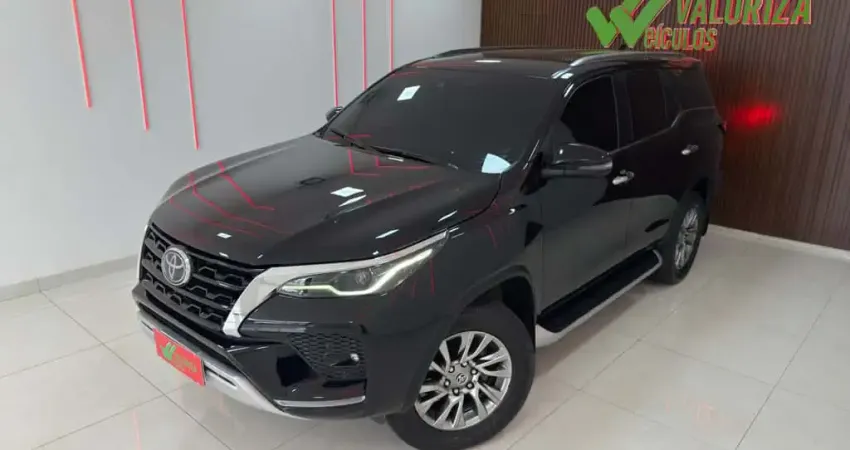 TOYOTA HILUX SW4 SRX 4x4 2.8 TDI 16V Dies. Aut.