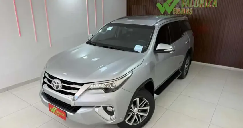 TOYOTA HILUX SW4 SRX 4x4 2.8 TDI 16V Dies. Aut.