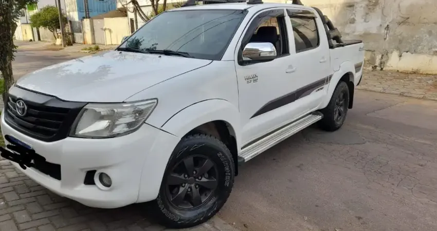 Toyota Hilux 2.7 SRV 4x4 ano 2015 completa 