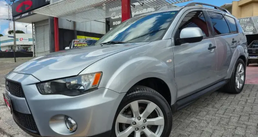 MITSUBISHI OUTLANDER 2.0 COM TETO SOLAR IMPECAVEL