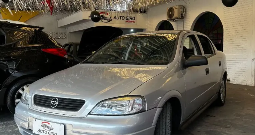 RARIDADE! Astra Sedan GL, com baixissima quilometragem. Completo