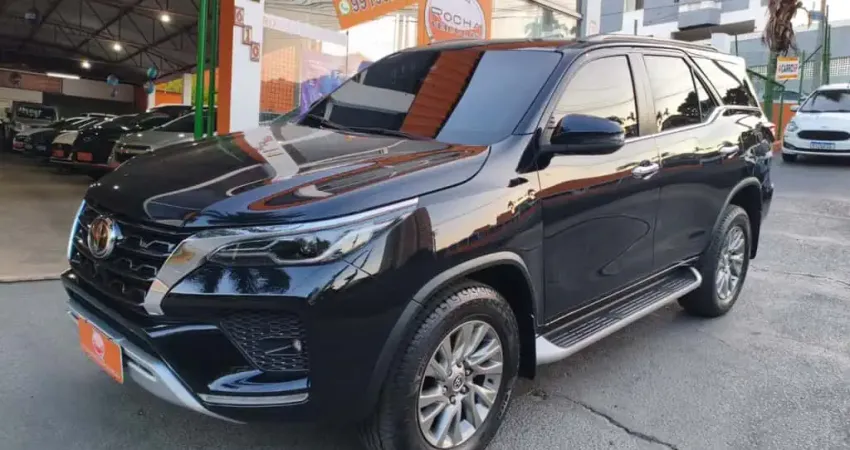 TOYOTA Hilux SW4 2.8 4P SRX 4X4 7 LUGARES TURBO DIESEL AUTOMÁTICO