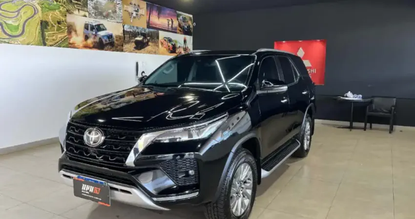 Toyota HILUX 2.8 D-4D TURBO DIESEL CD SRX 4X4 AUTOMÁTICO