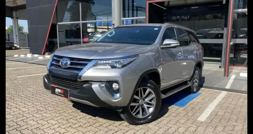 Toyota HILUX SW4 2.8 SRX 4X4 16V TURBO INTERCOOLER DIESEL 4P AUTOMÁTICO