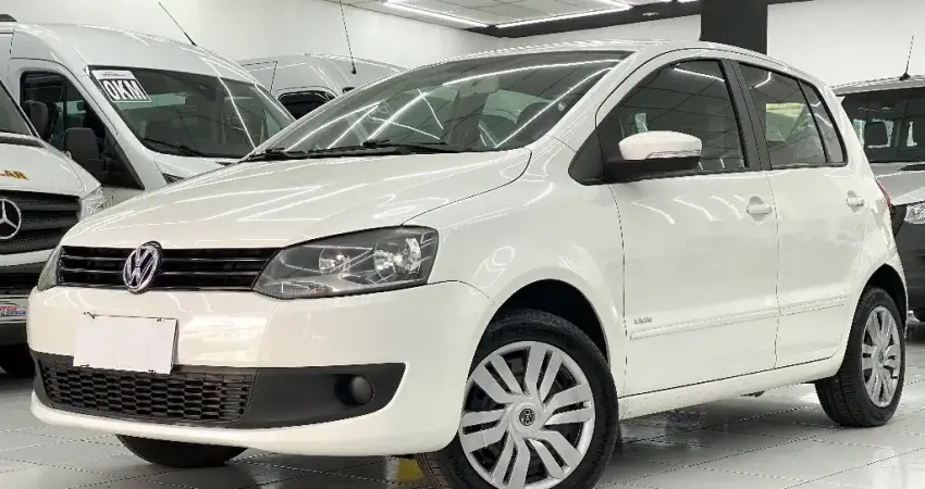 Volkswagen - Fox 1.6 8v Completo com comando de som no volante !!! Carro bem conservado !!! Laudo Ap