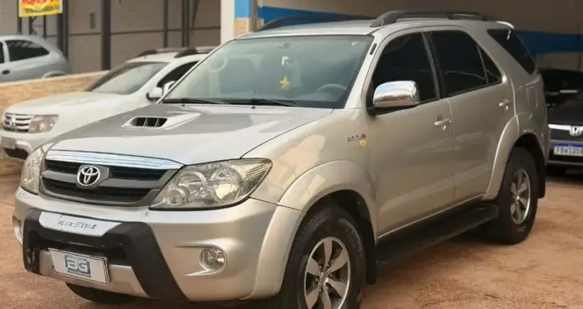 Hilux SW4 SRV D4-D 4x4 3.0 TDI Dies. Aut