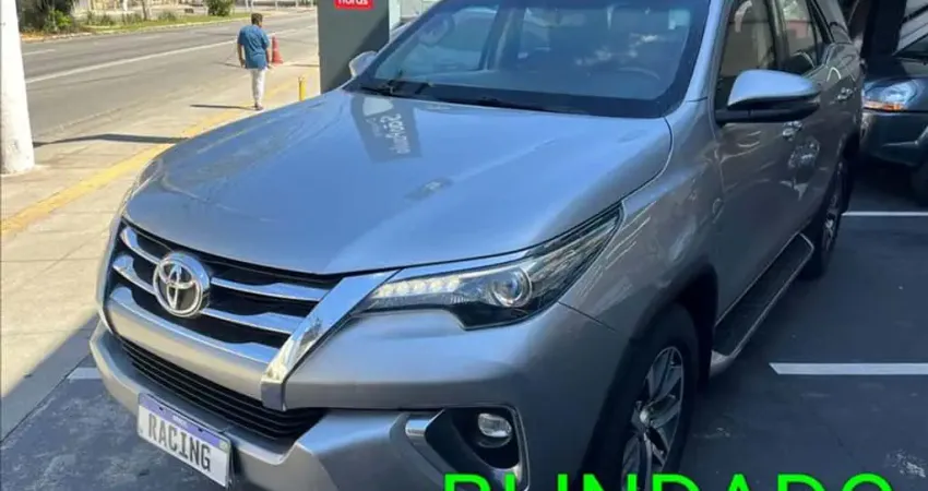 TOYOTA HILUX SW4 2.8 SRX 4X4 7 Lugares 16V Turbo Intercooler - 2017/2018