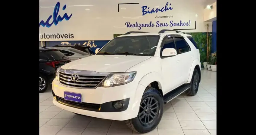 Toyota Hilux SW4 SR 4x2 2.7/ 2.7 Flex 16V Aut.  - Branca - 2012/2012