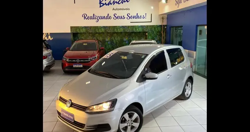 Volkswagen Fox Trendline 1.6 Flex 8V 5p  - Prata - 2014/2015