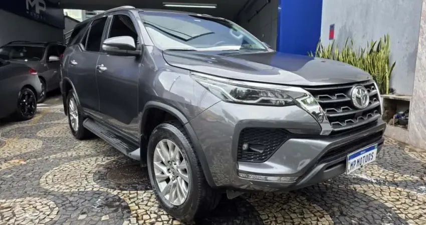 Toyota Hilux sw4 2021 2.7 vvt-i flex srv 7l 4x2 automático