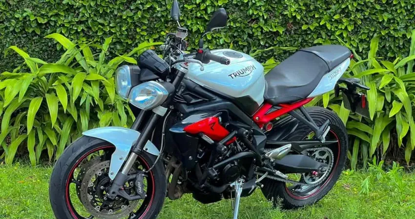 TRIUMPH STREET TRIPLE RA 2015