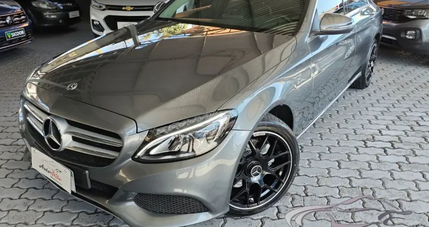 Mercedes-Benz C180 1.6 Turbo Flex. Carro em muito bom estado de conservação.