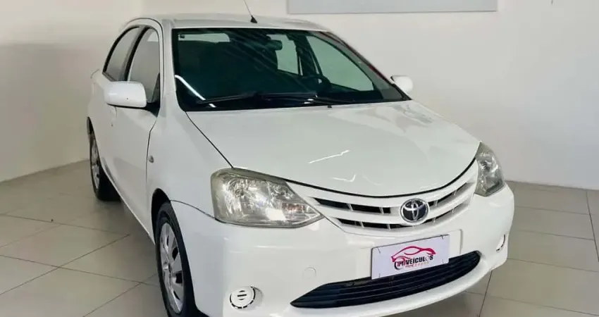 TOYOTA ETIOS HB XS 2013