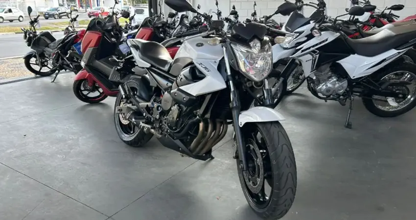 YAMAHA XJ6 N 2012