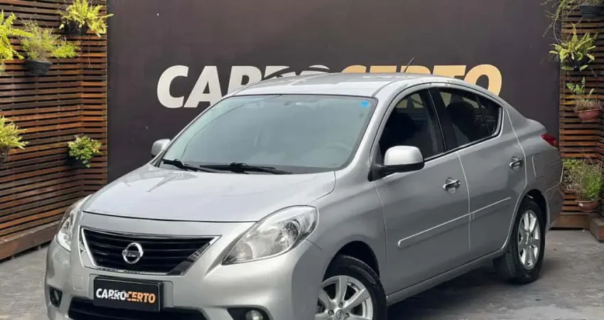 Nissan VERSA SL 1.6  Mec. 2013 Flex  Muito conforto pagando POUCO