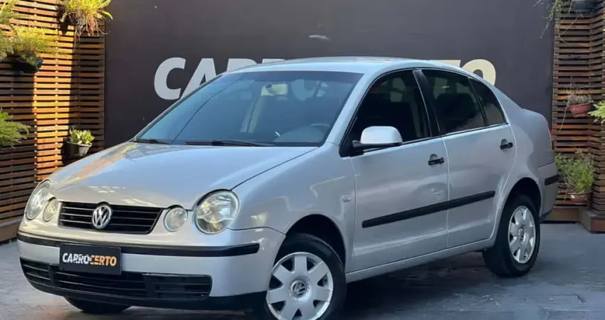 VW - VolksWagen Polo Sedan 1.6 2004  100% FINANCIADO