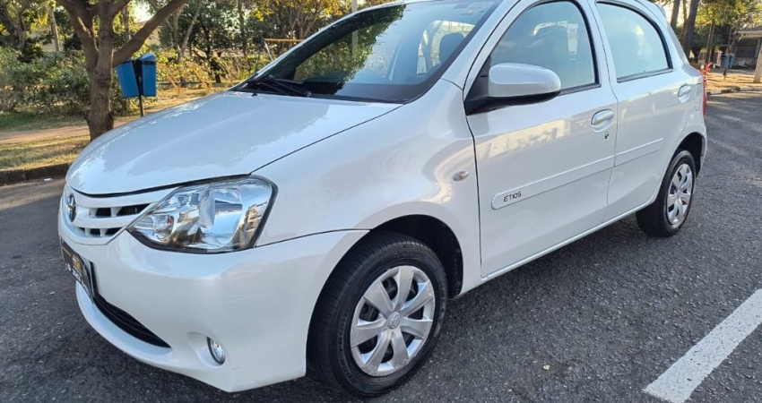 Etios hatch x 1.3 flex 4p 2015 completo 