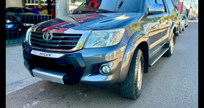 Toyota HILUX 2.7 SR 4X2 CD 16V FLEX 4P AUTOMÁTICO