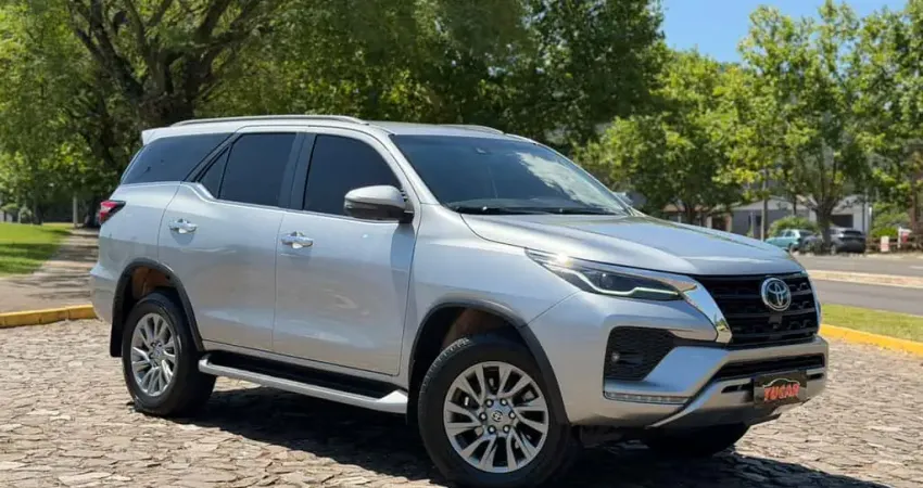 TOYOTA HILUX SW4 SRX 4x4 2.8 TDI 16V Dies. Aut.