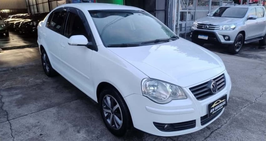 VW - VolksWagen Polo Sedan 1.6 Mi Total Flex 8V 4p 2010 Flex