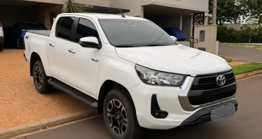 Toyota Hilux SRV 2.8T 4x4 Diesel 2023 Automática 16.700km Completa