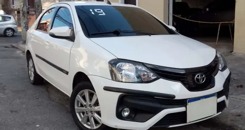 Toyota Etios 2019 1.5 x plus sedan 16v flex 4p automático
