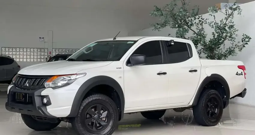 Mitsubishi L200 Tri. Outd. GLX 2.4 CD 4x4 Die. Mec.