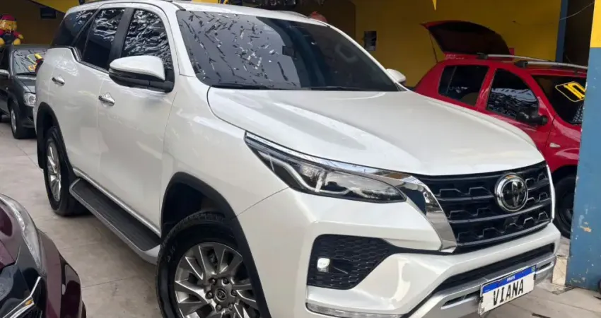 TOYOTA HILUX SW4 SRX 2.8 TURBO DIESEL (APENAS 18 MIL KM - COM GARANTIA DE FÁBRICA)