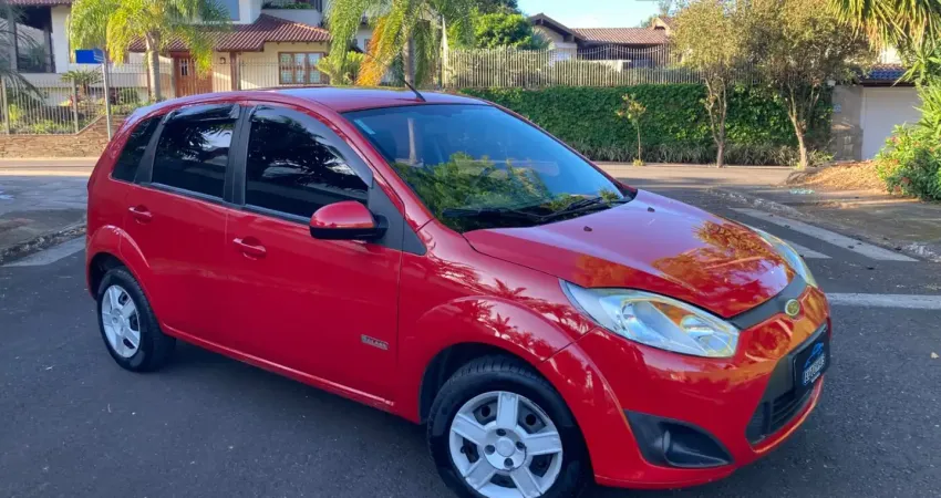 Ford Fiesta Hatch 1.0 Class Completo 2011 Vermelho - Pneus Novos