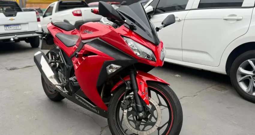 Kawasaki Ninja 300 carenada 2014 gasolina km baixo