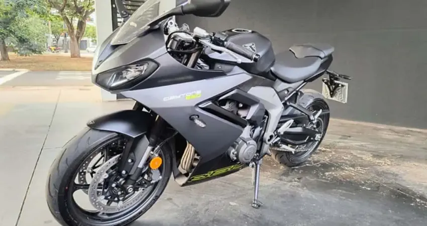 TRIUMPH DAYTONA 660