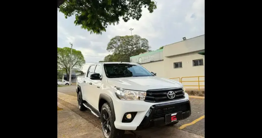 TOYOTA HILUX 2.8 SR CHALLENGE 4X4 CD TDI 4P