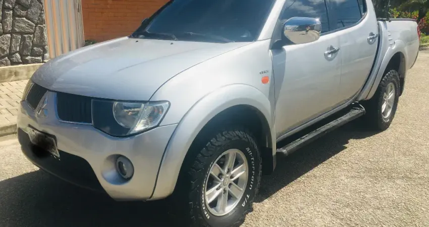 MITSUBISHI L200 TRITON à venda.