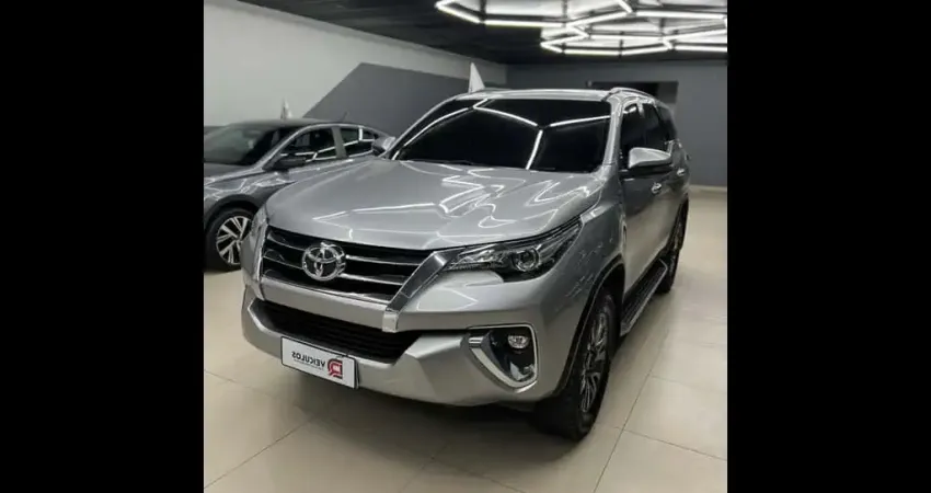 TOYOTA HILUX SW4 SRX 4x4 2.8 TDI 16V Dies. Aut.