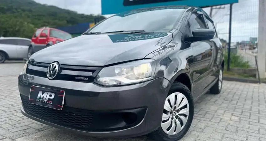 Volkswagen Fox BLUEMOTION 1.0 Mi Total Flex 12V 5p  - Cinza - 2013/2014