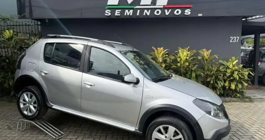 Renault Sandero STEPWAY Hi-Flex 1.6 16V 5p Aut.  - Prata - 2013/2013