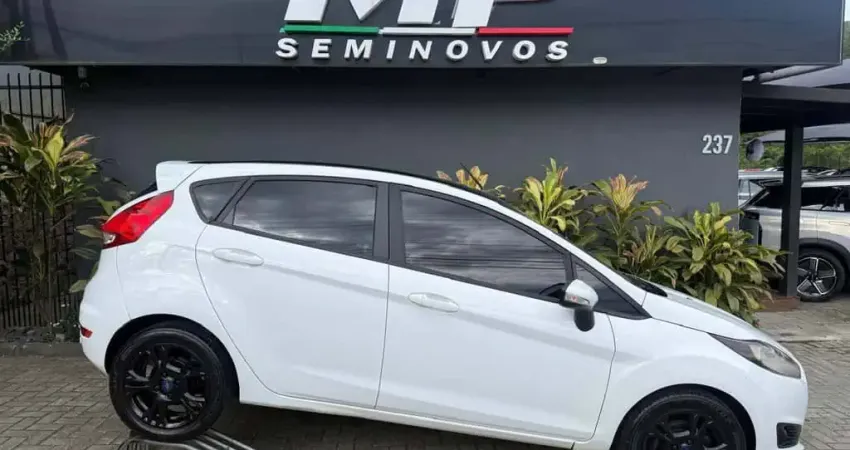 Ford Fiesta 1.6 16V Flex Mec. 5p  - Branca - 2015/2016