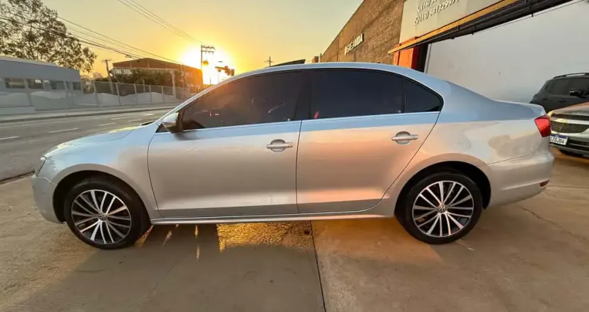 VOLKSWAGEN JETTA Highline 2.0 TSI 16V 4p Tiptronic