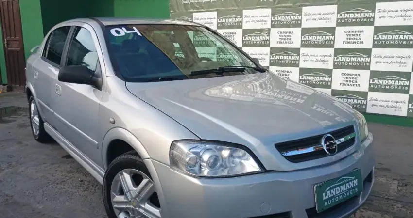 Astra Hatch 2.08v ano 2004 Completo Banco de couro, Rodas de liga