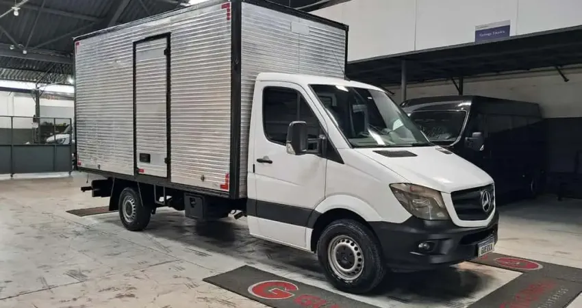MERCEDES-BENZ 313 CHASSI COM BAÚ 2019
