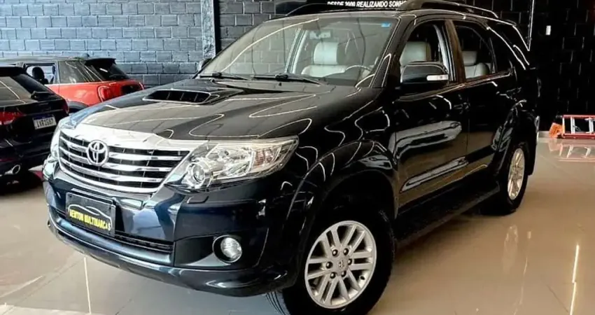 Hilux SW4 SRV D4-D 4x4 3.0 TDI Dies. Aut