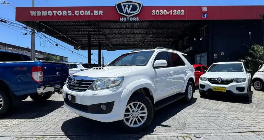 HILUX SW4 SRV D4-D 4X4 3.0 TDI DIES AUT 2015