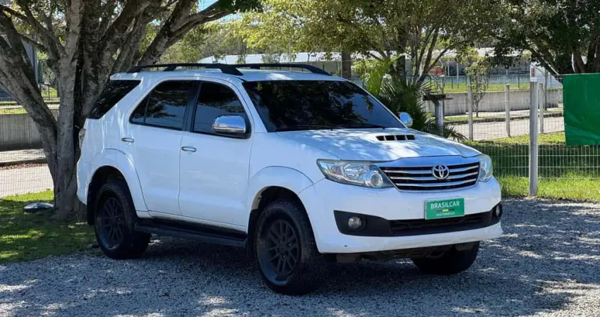Toyota Hilux SW4 SRV D4-D 4x4 3.0 TDI Dies. Aut