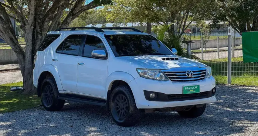 Toyota Hilux SW4 SRV D4-D 4x4 3.0 TDI Dies. Aut