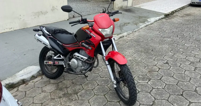 Honda Falcon NX-400 documento pago, pneus novos, boa de motor